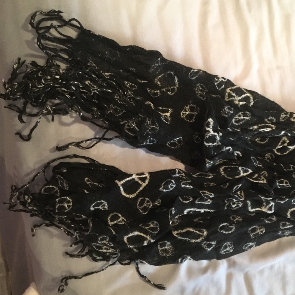 COPY - Black and white peace sign scarf